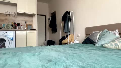 Snapshot of ayaderen chatting on 02/05/25, 08:32 im Aya welcome to my room online show from 02/05/25, 08:32