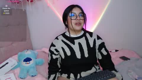 Snapshot of ayleen_honey chatting on 10/25/25, 05:04 Ayleen online show from 10/25/25, 05:04