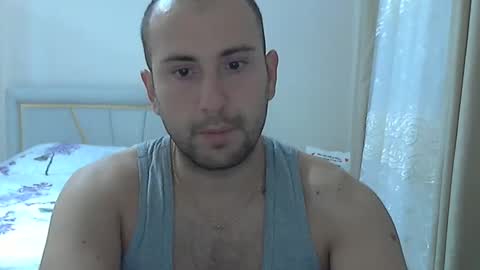 Snapshot of aymax95 chatting on 10/15/25, 03:45 AYBOY online show from 10/15/25, 03:45