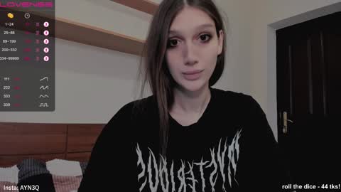 Snapshot of ayn3q chatting on 12/08/24, 04:25 AYNEK fansly online show from 12/08/24, 04:25