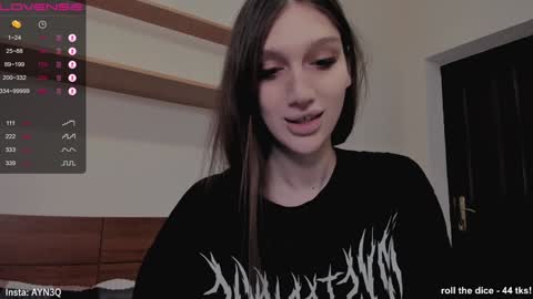 Snapshot of ayn3q chatting on 12/14/24, 05:14 AYNEK fansly online show from 12/14/24, 05:14