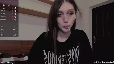 Snapshot of ayn3q chatting on 12/15/24, 01:43 AYNEK fansly online show from 12/15/24, 01:43