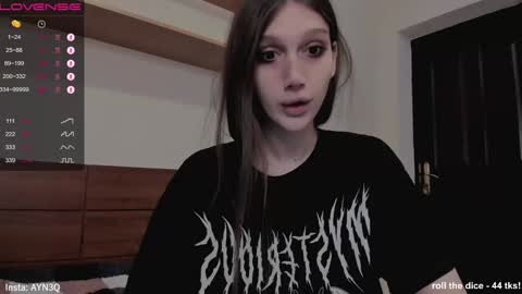 Snapshot of ayn3q chatting on 12/19/24, 02:12 AYNEK fansly online show from 12/19/24, 02:12