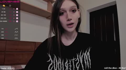 Snapshot of ayn3q chatting on 12/21/24, 01:26 AYNEK fansly online show from 12/21/24, 01:26