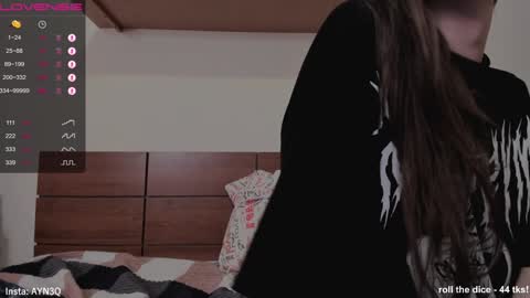 Snapshot of ayn3q chatting on 12/23/24, 02:02 AYNEK fansly online show from 12/23/24, 02:02