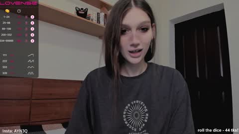 Snapshot of ayn3q chatting on 01/06/25, 05:19 AYNEK fansly online show from 01/06/25, 05:19