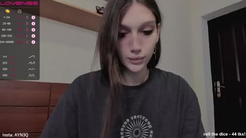 Snapshot of ayn3q chatting on 01/06/25, 08:35 AYNEK fansly online show from 01/06/25, 08:35