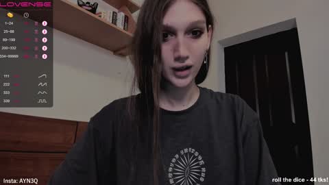 Snapshot of ayn3q chatting on 01/06/25, 11:40 AYNEK fansly online show from 01/06/25, 11:40