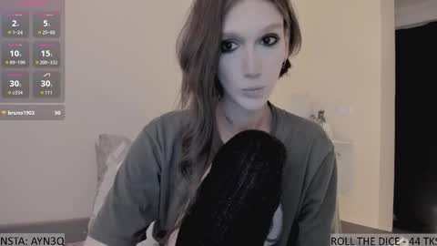 Snapshot of ayn3q chatting on 10/27/25, 01:20 AYNEK fansly online show from 10/27/25, 01:20