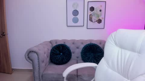 Snapshot of ayshel_cooperr chatting on 10/24/25, 04:31 ayshel_cooperr online show from 10/24/25, 04:31