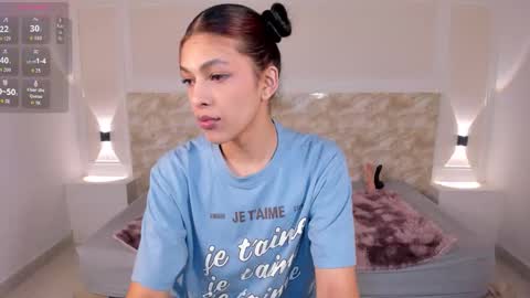 Snapshot of ayshelmoon chatting on 09/16/25, 12:06 ayshelmoon online show from 09/16/25, 12:06