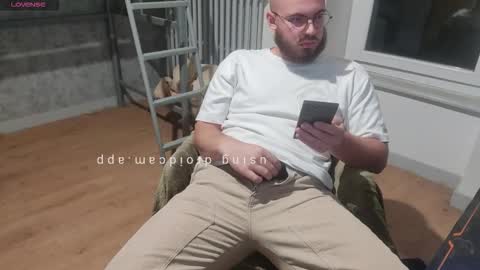 Snapshot of azagal22 chatting on 09/28/25, 06:46 justin online show from 09/28/25, 06:46