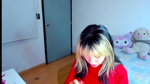Snapshot of azu_moure chatting on 12/04/24, 04:10 Azu Moure online show from 12/04/24, 04:10