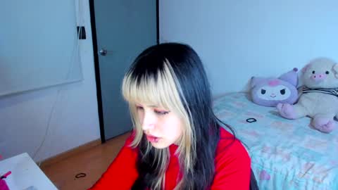 Snapshot of azu_moure chatting on 12/04/24, 07:17 Azu Moure online show from 12/04/24, 07:17
