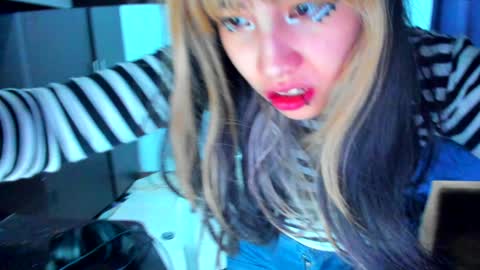 Snapshot of azu_moure chatting on 01/19/25, 11:34 Azu Moure online show from 01/19/25, 11:34