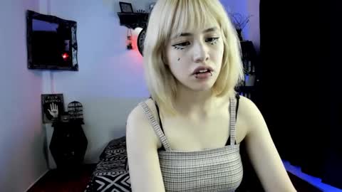 Azu Moure online show from 10/10/25, 11:15