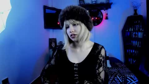 Azu Moure online show from 10/16/25, 10:33