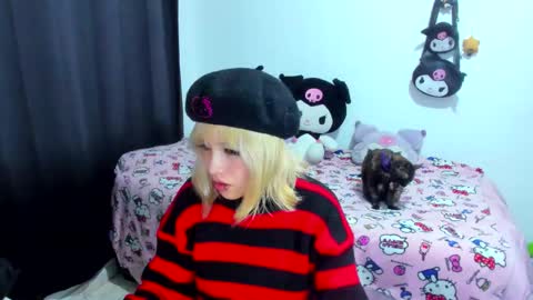 Azu Moure online show from 10/25/25, 02:52