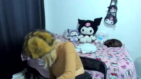 Azu Moure online show from 11/05/25, 12:54