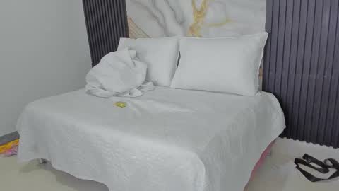 Snapshot of azul_honey chatting on 10/08/25, 10:35 HONEY AZUL online show from 10/08/25, 10:35