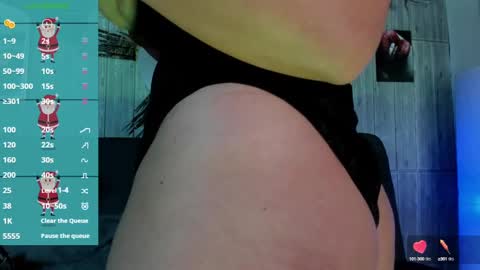 Snapshot of azuraby chatting on 12/28/24, 12:15 Azuraby online show from 12/28/24, 12:15