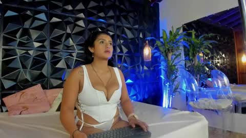 Snapshot of azuraby chatting on 01/05/25, 02:17 Azuraby online show from 01/05/25, 02:17