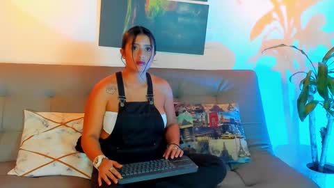 Snapshot of azuraby chatting on 02/04/25, 11:38 Azuraby online show from 02/04/25, 11:38