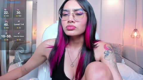 Snapshot of azurakindong chatting on 01/15/25, 10:35 Azura online show from 01/15/25, 10:35