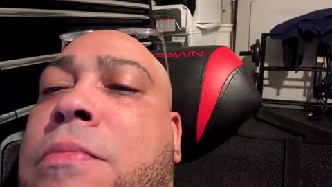 Snapshot of b1glongnhard chatting on 10/31/25, 06:53 b1glongnhard online show from 10/31/25, 06:53