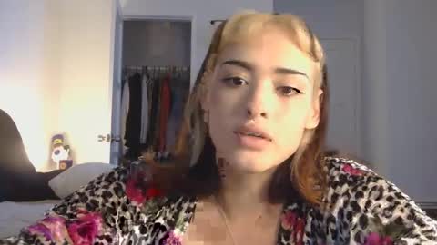 Snapshot of b_girl99 chatting on 10/07/25, 01:25 bgorl online show from 10/07/25, 01:25