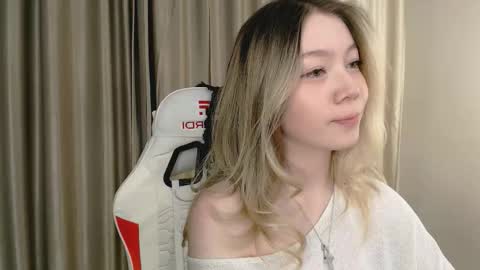 Snapshot of babby_rabbit_ chatting on 10/10/25, 05:34 Cute Raby online show from 10/10/25, 05:34