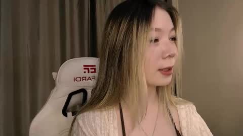 Snapshot of babby_rabbit_ chatting on 10/17/25, 10:45 Cute Raby online show from 10/17/25, 10:45