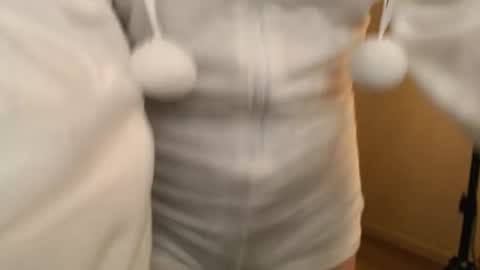 Snapshot of babby_rabbit_ chatting on 10/27/25, 02:54 Cute Raby online show from 10/27/25, 02:54