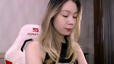 Snapshot of babby_rabbit_ chatting on 11/05/25, 02:39 Cute Raby online show from 11/05/25, 02:39