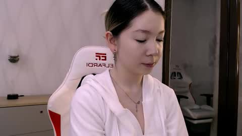 Snapshot of babby_rabbit_ chatting on 11/10/25, 05:56 Cute Raby online show from 11/10/25, 05:56