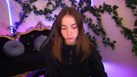 Snapshot of babe_dollie chatting on 09/19/25, 06:37 Babe online show from 09/19/25, 06:37