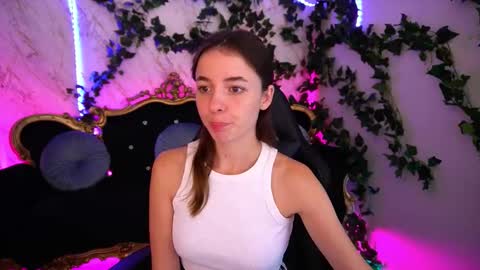 Snapshot of babe_dollie chatting on 09/22/25, 07:32 Babe online show from 09/22/25, 07:32