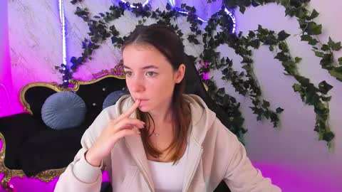 Snapshot of babe_dollie chatting on 10/02/25, 06:31 Babe online show from 10/02/25, 06:31