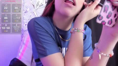 Queen B online show from 11/22/25, 07:02