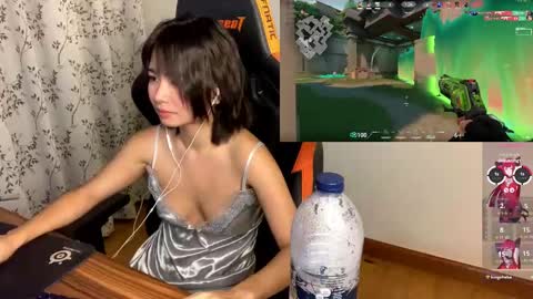 Snapshot of babiej_ chatting on 02/27/25, 05:26 Jialyn online show from 02/27/25, 05:26