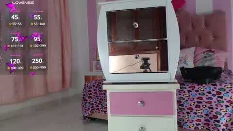 zaleya online show from 11/10/25, 01:04