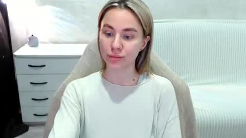 baby_kitte online show from 11/14/25, 03:49