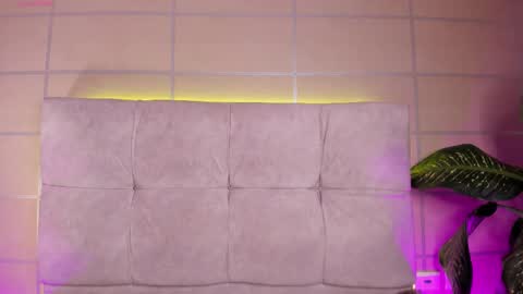 Moon online show from 10/07/25, 04:42