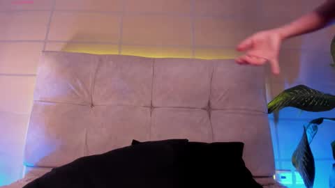 Moon online show from 10/10/25, 06:01