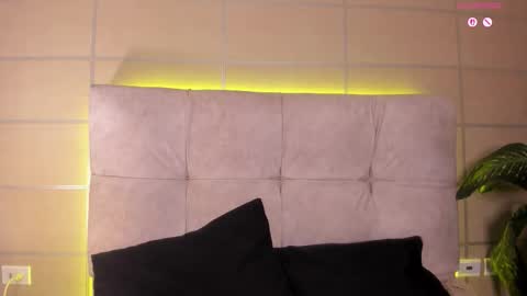 Moon online show from 10/30/25, 03:52