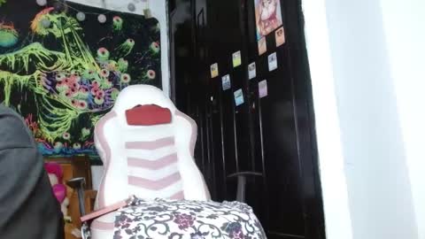 Snapshot of baby_quetzal chatting on 12/07/24, 04:31 baby_quetzal online show from 12/07/24, 04:31