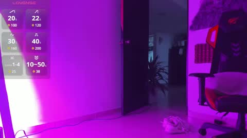 Snapshot of baby_smith chatting on 03/07/25, 11:18 FOLLOW ME online show from 03/07/25, 11:18