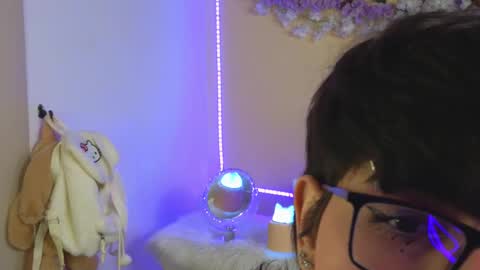 Snapshot of baby_xian chatting on 02/13/25, 01:40  Dani  online show from 02/13/25, 01:40