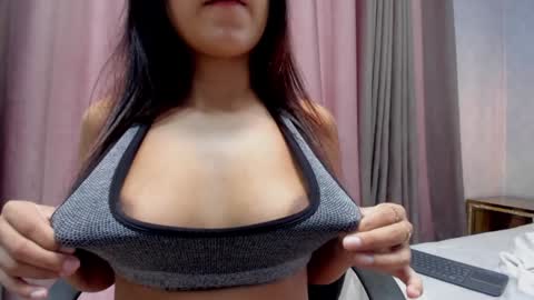 Snapshot of babyangel18_ chatting on 01/22/25, 01:32 ANGEL online show from 01/22/25, 01:32
