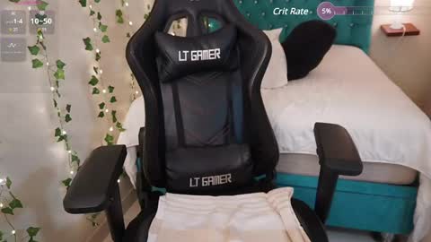 Snapshot of babyangiee chatting on 02/12/25, 12:05 Instagram online show from 02/12/25, 12:05